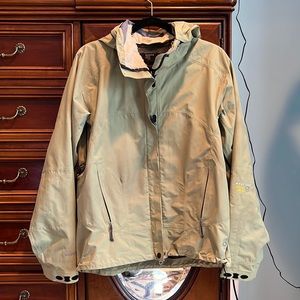 GUC mountain hard west green gortex partially lined rain jacket